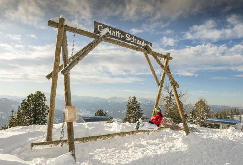 Entspannen auf der Goliath Schaukel auf der Reiteralm (© Region Schladming-Dachstein / L. Masser)